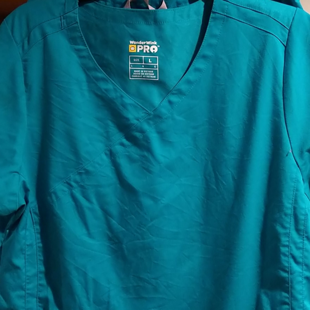 WonderWink scrub set